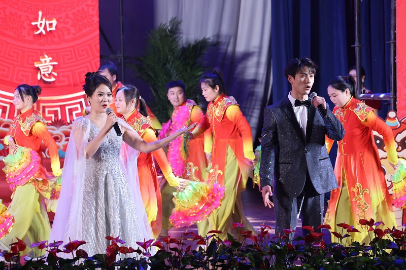 12. 歌舞《让幸福飞起来》 (1).jpg