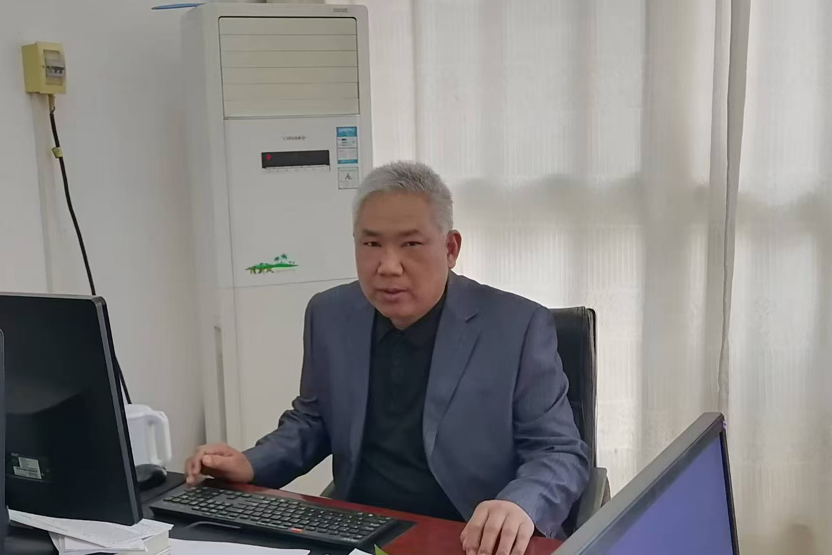 杜威漩.jpg 杜威漩.jpg